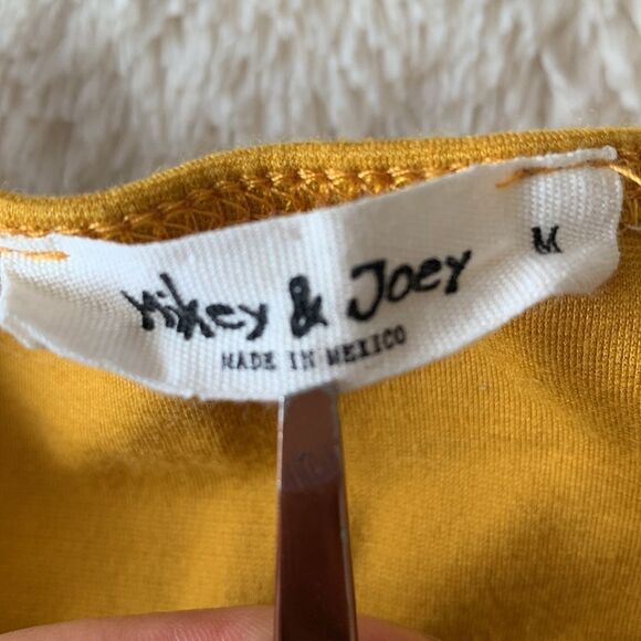 Mikey and Joey Yellow-Gold spaghetti strap ruffle tank top - Picture 7 of 16